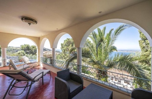 Roses Town Center Villa | Villa Rosa: Charming Property, Heated Pool & Spa, Sea View, Enclosed Park