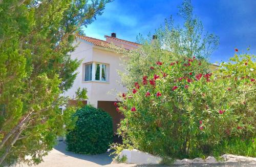 Can Trabal House | Villa Rosa Sitges