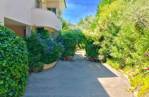 Can Trabal House | Villa Rosa Sitges