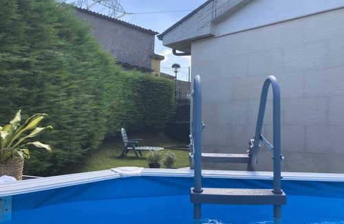 Mijares Ski Chalet | Villa rural3mijarojos garden and private pool -Central Cantabria