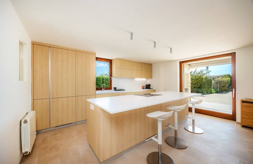 Marratxi Villa | Villa 'Spectacular In Mallorca' with Mountain View, Wi-Fi and Air Conditioning