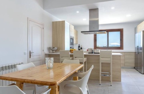 Santa Margalida Villa | Villa 'Turquesa' with Sea View, Wi-Fi and Air Conditioning