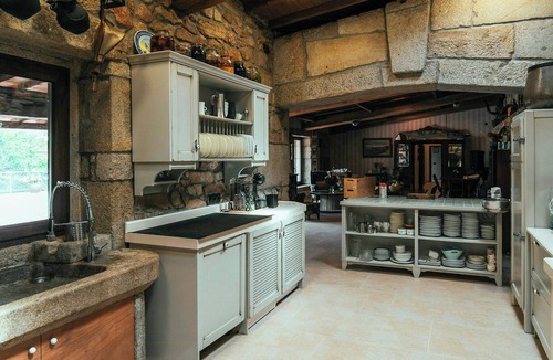 Vilagarcia de Arousa House | Villa with private river in Vilagarcía, Galicia