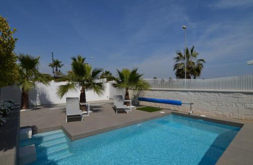 Quesada Villa | Villa with Garden & Roof Deck