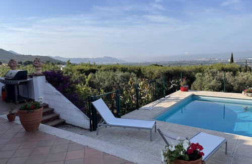 Palau-Saverdera Villa | Villa with impressive views over the bay of Rosas & the Ampurdan plain