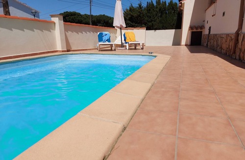L'Escala Villa | Villa with private swimming pool, free wifi, between sea and forest.