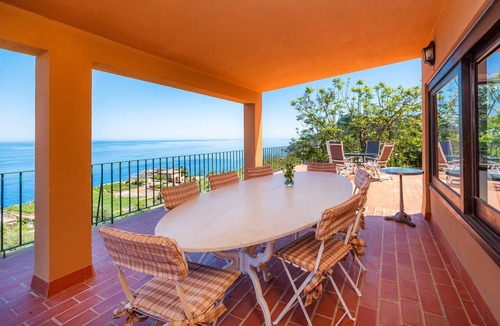 Banyalbufar Villa | Villa with wi-fi and stunning sea views.