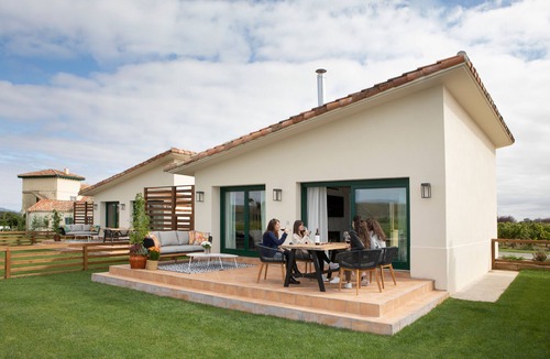 Banos de Rioja Villa | Villas Finca La Emperatriz