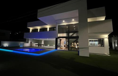 Torremolinos House | VillaSpainExperience con piscina climatizada