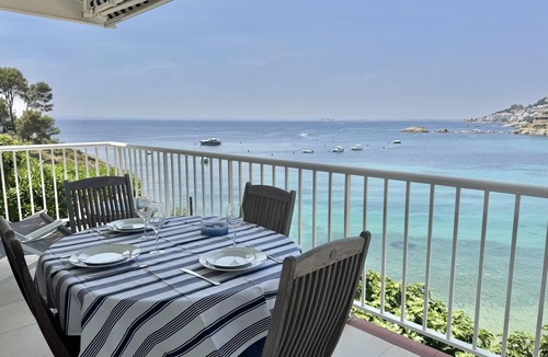 Almadraba-Canyelles Apartment | VIN. Apartment with wonderful sea views