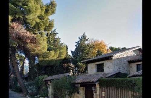 Almenara Apartment | Vintage apartment on Plaza Castilla, Madrid