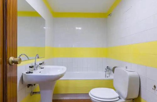 Almenara Apartment | Vintage apartment on Plaza Castilla, Madrid
