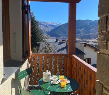 Saillagouse Apartment | Vistas excepcionales, jardín con piscina, muy acogedor