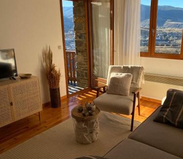 Saillagouse Apartment | Vistas excepcionales, jardín con piscina, muy acogedor