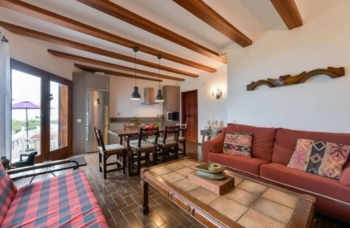 Los Portales Villa | Vivelorural casa en Arucas para grupos con piscina
