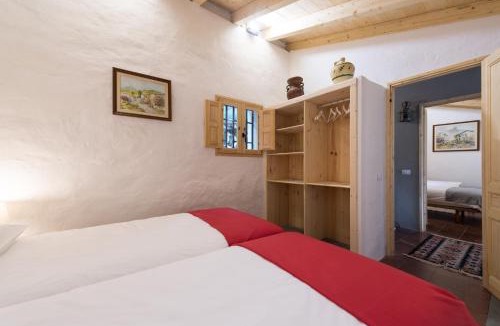 Los Portales House | Vivelorural El refugio de Arucas, pool & terrace