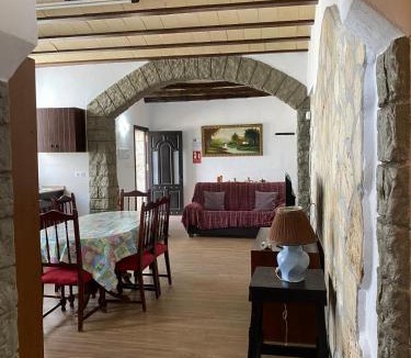 Fontanar House | Vivienda Turística de Alojamiento Rural "El Pino"