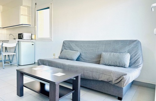Roses Town Center Apartment | Well it located in front of the fishing port of Roses, very sunny and with fantastic views