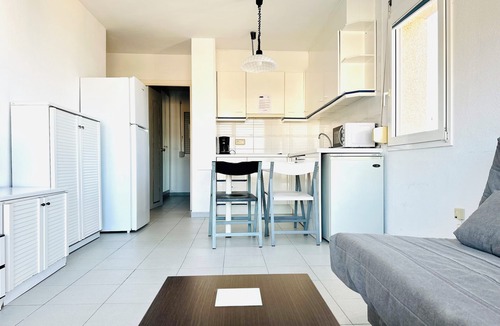 Roses Town Center Apartment | Well it located in front of the fishing port of Roses, very sunny and with fantastic views