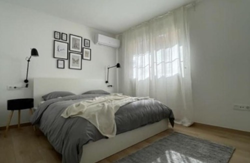 Godella Apartment | White Lily