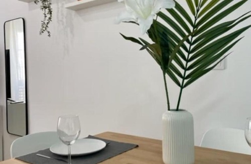 Godella Apartment | White Lily