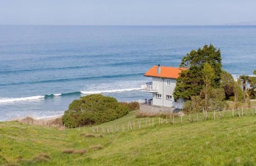 San Vicente de la Barquera House | Wishome-Casa de ensueño frente al mar en Oyambre, Comillas