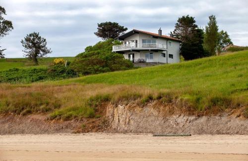 San Vicente de la Barquera House | Wishome-Casa de ensueño frente al mar en Oyambre, Comillas