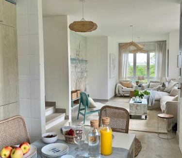 Prellezo House | Wishome-Bonita casa con jardín y piscina, Cala Berellín