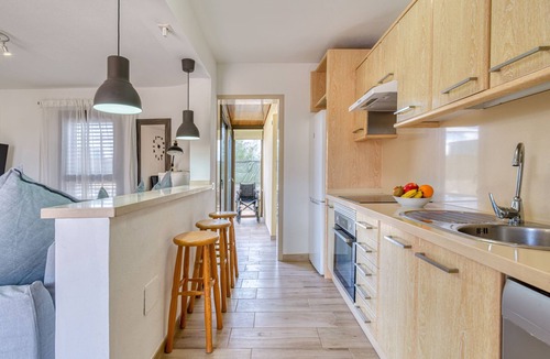 Castillo Caleta de Fuste Apartment | Without stairs + BBQ + Full equip kitchen + Beach 5 minutes walking