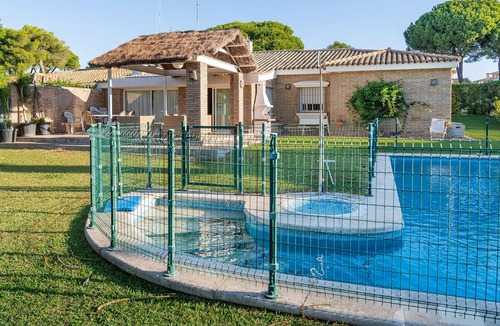 El Puerto de Santa Maria Ski Chalet | Wonderful villa with private pool in Vistahermosa urbanization