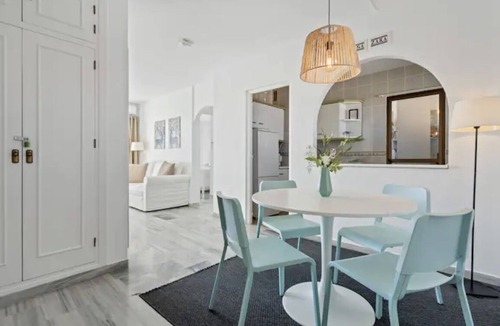 Fuengirola Apartment | Wonderful apartment in the heart of Fuengirola with access to pool and wi-fi