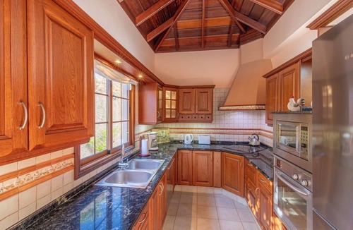 El Paso House | Wonderful vacation home with jacuzzi and sauna!
