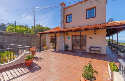 El Paso House | Wonderful vacation home with jacuzzi and sauna!