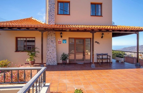 El Paso House | Wonderful vacation home with jacuzzi and sauna!