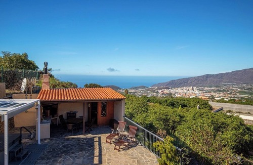 El Paso House | Wonderful vacation home with jacuzzi and sauna!