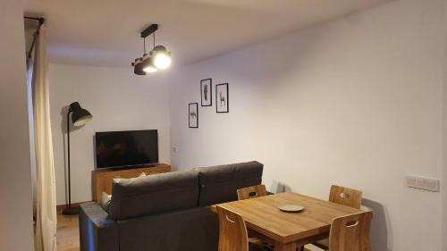 Rialp Apartment | Xia Apartaments con acceso a piscina