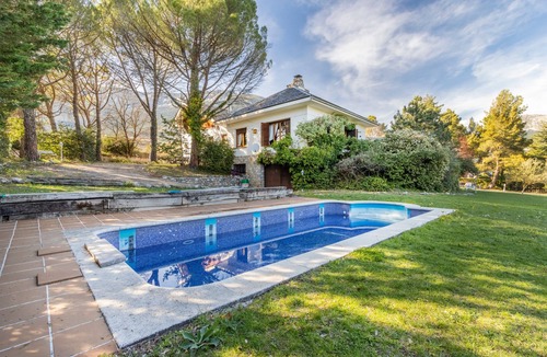 Sant Llorenc de Morunys House | Yoar Holiday Home with Mountain Views and Wi-Fi