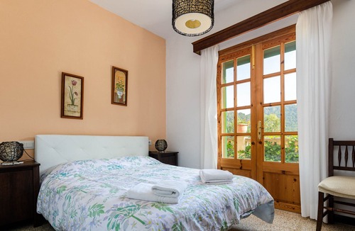Lluc House | YourHouse Vint i Nou, perfect for hiking, in the Tramuntana Mountains