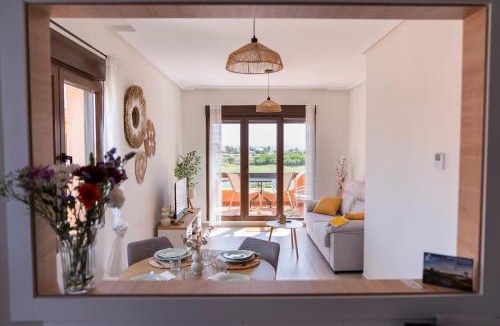 Los Alcazares Apartment | Zonnig verblijf met zee-, golf- en zwembadzicht