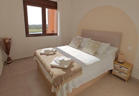 Los Alcazares Apartment | Zonnig verblijf met zee-, golf- en zwembadzicht