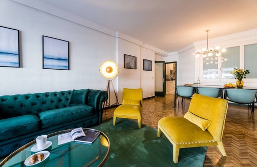 San Sebastian Centro Apartment | ZUBIETA PLAZA: 8 PAX superior apartment. Distinguished and practical. 100 meters from La Concha beach