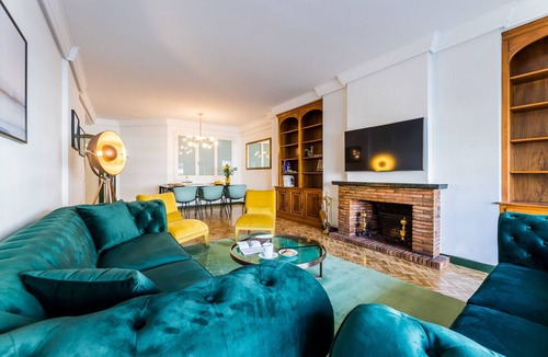 San Sebastian Centro Apartment | ZUBIETA PLAZA: 8 PAX superior apartment. Distinguished and practical. 100 meters from La Concha beach