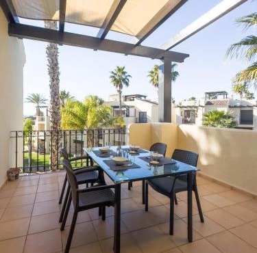 Ático de 2 dormitorios con terraza y piscina en Roda Golf - Almyra