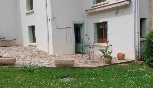 1 km from the village, along the greenway between Foix and Saint-Girons.