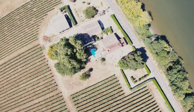 2-bedroom apartment in welcoming Saint-Pey-de-Castets close to Saint Emilion