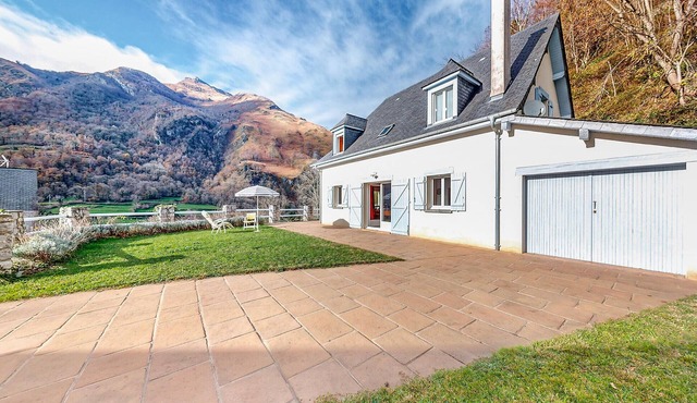 2 bedroom gorgeous home in Louvie-Soubiron