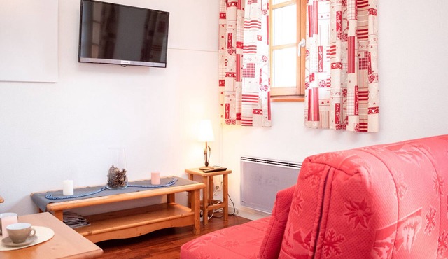 2-Room Apartment with Balconies - Sleeps 6