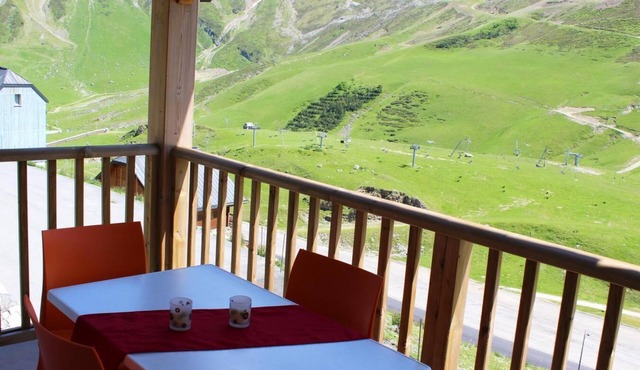 200m from shops, view ski slopes, swimming pool, terrace, parking, tv, ski locker, 30-35m²
