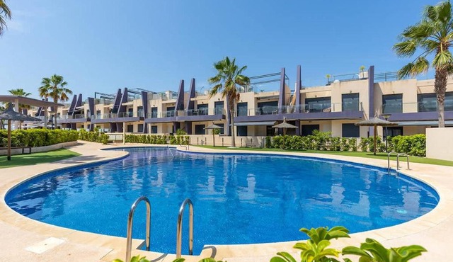 2BD Coastal Gem with Pool & Terrace - Torre de la Horadada