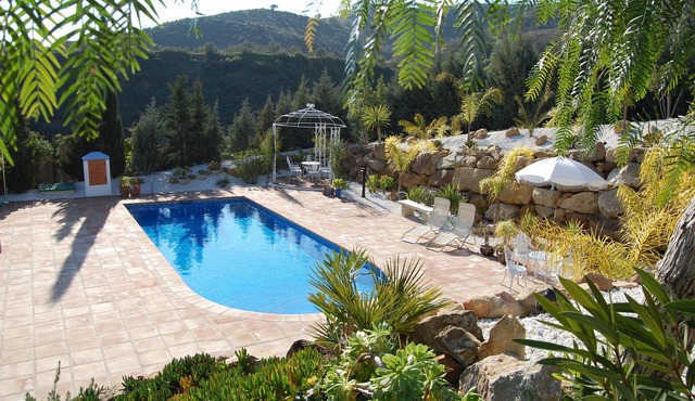 3 bed villa surrounded with tropical gardens with private pool 2 km from town.